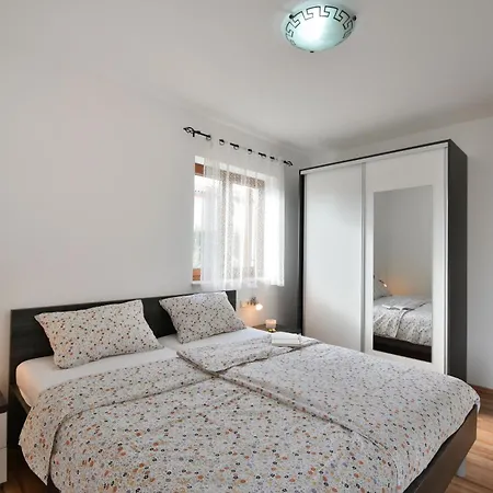 Apartment Nina *