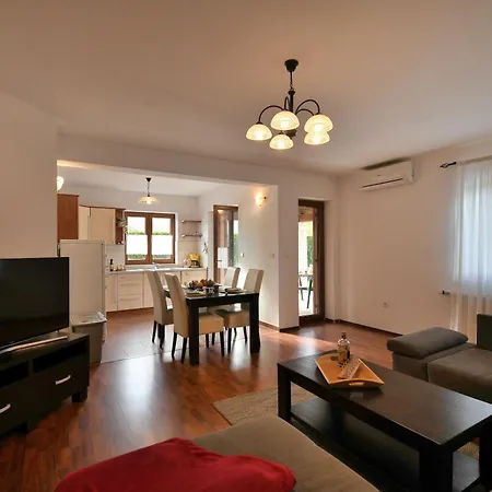 Apartment Nina *
