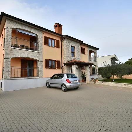 Nina Apartament *